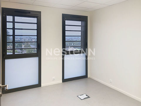 Local  avec salle d'attente  &agrave; la Maison de sant&eacute; YSSINGEAUX 756 43200 Yssingeaux