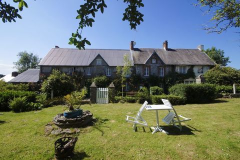   LA MANCHE - Au Sud De Coutances. Petite Demeure De Campagne Avec 5900m� Maison - 13 pi�ce(s) - 302 m�