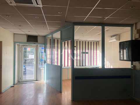 PAU Centre ville - Local commercial Pau 88 m2 avec garage 109000 64000 Pau