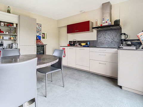   Maison 4 chambres, spacieux garages - Proche PONT DE VAUX Maison - 7 pi�ce(s) - 173 m�