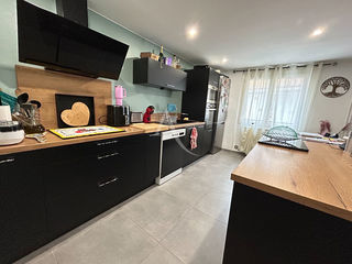  Maison � louer 3 pi�ces 81 m� Vinassan