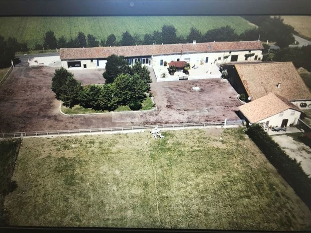 � vendre  Maison Souvign� (16240)