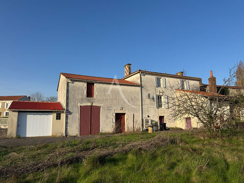   Maison en pierres habitable de suite � Mouzeuil-Saint-Martin Maison - 11 pi�ce(s) - 110 m�