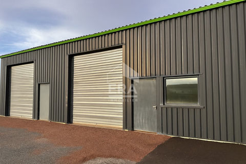 LOCAL PROFESSIONNEL : ENTREP&Ocirc;T + BUREAU / 132 m&sup2; / COPRO R&Eacute;CENTE / 2 PARKINGS PRIVATIFS 220000 17450 Saint laurent de la pree