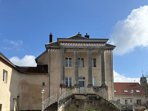   Appartement r�vov�  3 pi�ce(s) 62.40 m2/parking Appartement - 3 pi�ce(s) - 62 m�