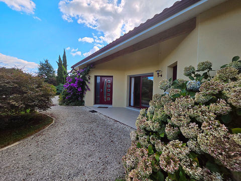   Villa d'exception avec piscine et parc paysager Maison - 7 pi�ce(s) - 270 m�