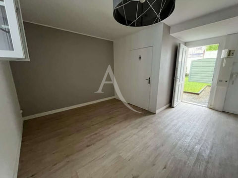 &Agrave; LOUER  Local professionnel / commercial de 50 m&sup2; - Emplacement strat&eacute;gique &agrave; Meaux 960 77100 Meaux