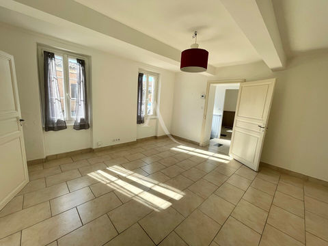   Maison T4 bis de 128m� � L'Isle-Jourdain Maison - 5 pi�ce(s) - 129 m�