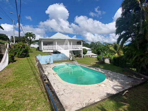   Maison Saint Joseph 4 pi�ce(s) 102.24 m2 Maison - 4 pi�ce(s) - 102 m�