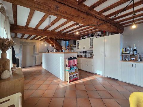   Maison de village T5 + garage + ext�rieur Maison - 5 pi�ce(s) - 117 m�