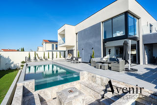  Maison � vendre 8 pi�ces 322 m�