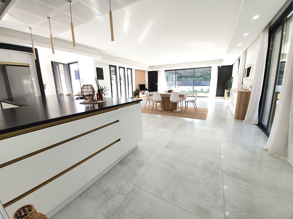 � vendre  Maison Mont�limar (26200)