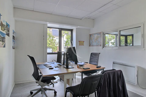 Local commercial Grand Couronne 67.46 m2 850 76530 Grand couronne