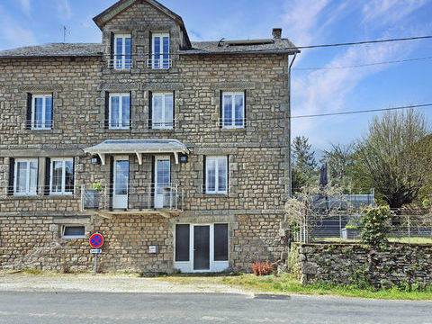   CORREZE. MADRANGES. Magnifique maison de 6 chambres avec SPA, ascenseur interne, grange, cour et jardin. Maison - 9 pi�ce(s) - 227 m�