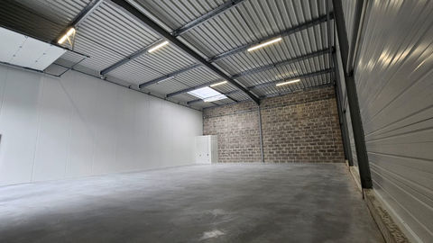 LOCATION cellule neuve sur Oissel 157m&sup2; 1050 76350 Oissel