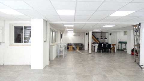 Local d'activité La Crau , possibilité de colocation 188.47 m2 1550 83260 La crau