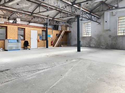 Entrep&ocirc;t avec partie bureau &agrave; louer dans le centre  ville Yssingeaux 1300 43200 Yssingeaux