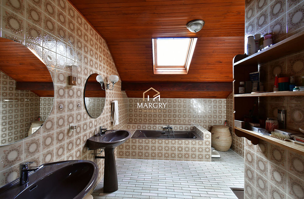 � vendre  Maison Grilly (01220)