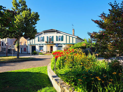   MAISON DE VILLAGE AVEC JARDIN Maison - 7 pi�ce(s) - 184 m�