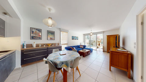   Superbe T4 au calme absolu, cadre verdoyant et prestations de qualit� Appartement - 4 pi�ce(s) - 85 m�