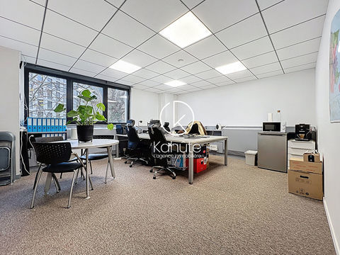 &Agrave; deux pas du Parc de la T&ecirc;te d'Or  - Id&eacute;al professions lib&eacute;rales, m&eacute;dicales, param&eacute;dicales ou tertiaires - Bureau de 105 m2 340000 69100 Villeurbanne