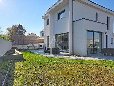   Maison Montreuil Juigne 6 pi�ce(s) 157.4 m2 Maison - 6 pi�ce(s) - 157 m�