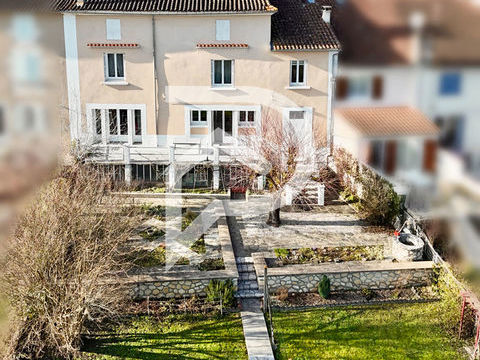   Maison � Saint-germain-du-salembre Maison - 7 pi�ce(s) - 210 m�