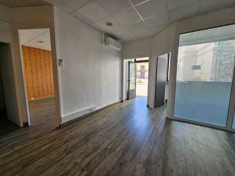 LOCAL COMMERCIAL ou PROFESSIONNEL - 50m&sup2; 500 38480 Le pont de beauvoisin