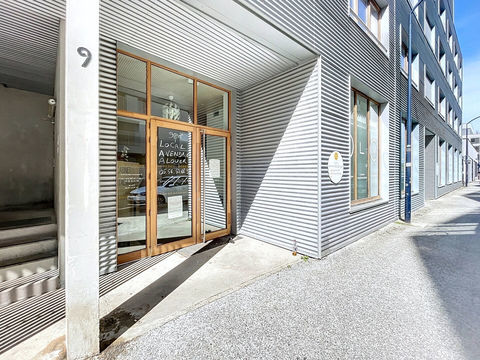 Proche cit&eacute; du vin, local 85 m2 en rez-de chauss&eacute;e normes PMR  &agrave; vendre 381500 33000 Bordeaux