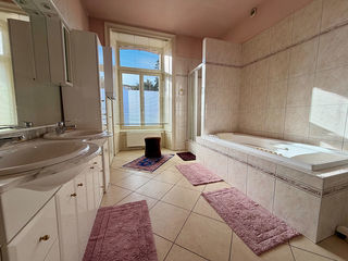  Appartement � louer 4 pi�ces 146 m�