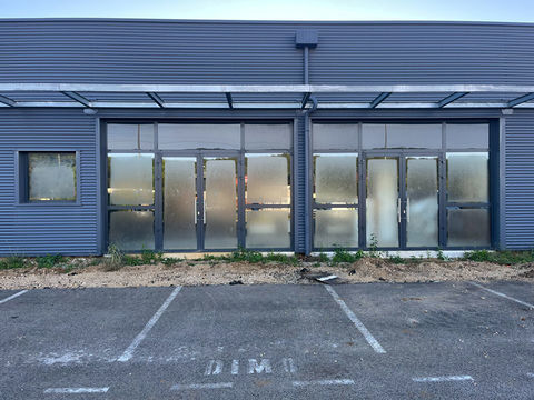 Local commercial 174M&sup2; - ZAC ECOLE-VALENTIN 2208 25870 Chatillon le duc