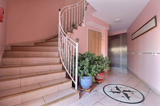  Immeuble � vendre 15 + pi�ces 1200 m�