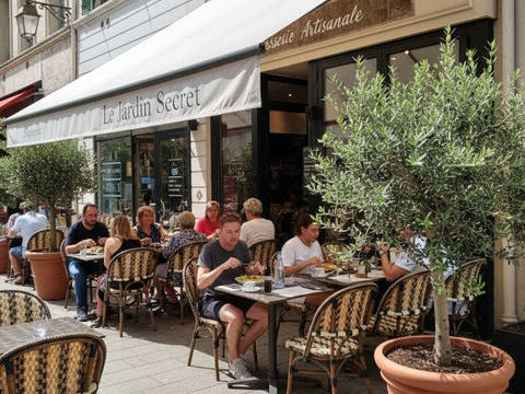 A VENDRE FONDS DE COMMERCE  BAR  A VIN BRASSERIE  PETITE RESTAURATION  EN LICENCE 4 EN PLEIN COEUR DE CANNES 640900 06400 Cannes