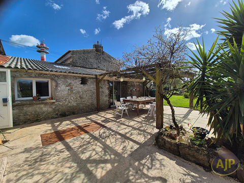   Maison 3 chambres / bureau + 400 m� d�pendances Maison - 7 pi�ce(s) - 155 m�