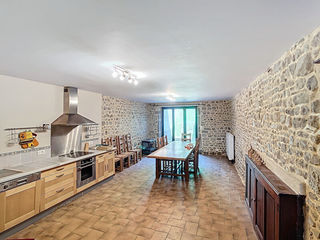  Maison � vendre 9 pi�ces 325 m�