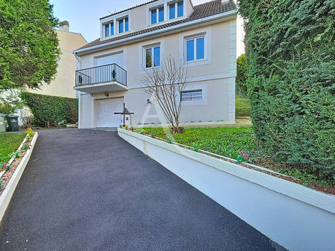   ESBLY - Maison 6 pi�ces de 130 m� sur terrain de 700 m� Maison - 5 pi�ce(s) - 133 m�