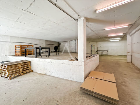 Local commercial en centre-ville 299000 78260 Acheres