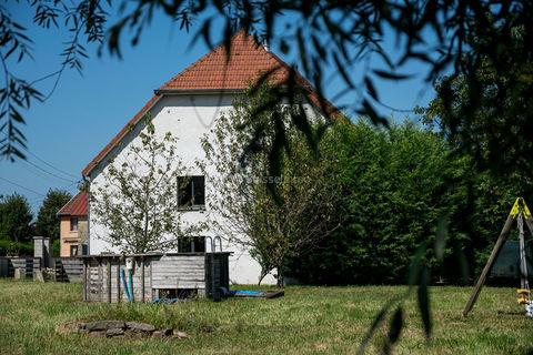   Beaux volumes pour cette maison avec agr�able terrain et grande d�pendance Maison - 7 pi�ce(s) - 232 m�