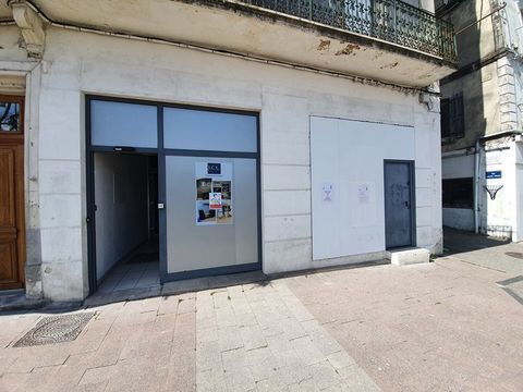 PLace des Sablons au Teil 720 07400 Le teil