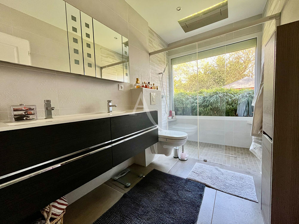 � vendre  Maison Saint-Jean-d'Illac (33127)