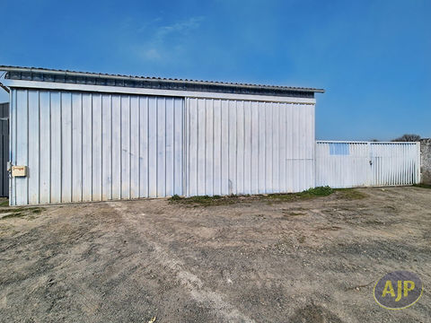 Local d'activit&eacute; Montaigu Vendee 100 m2 202000 85600 Montaigu vendee
