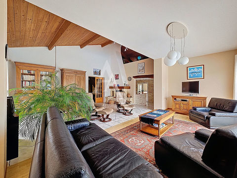   Vacquiers, villa T7  plus maison d'amis avec piscine Maison - 11 pi�ce(s) - 310 m�