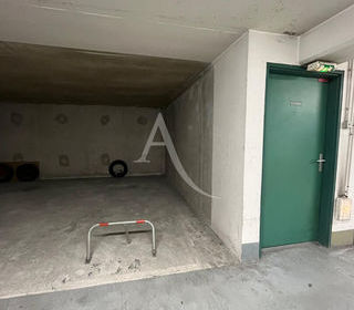  Parking / Garage � louer 