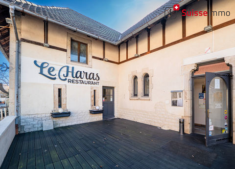   Murs + fonds restaurant + Licence 4 + appartement T5 Villa - 10 pi�ce(s) - 600 m�