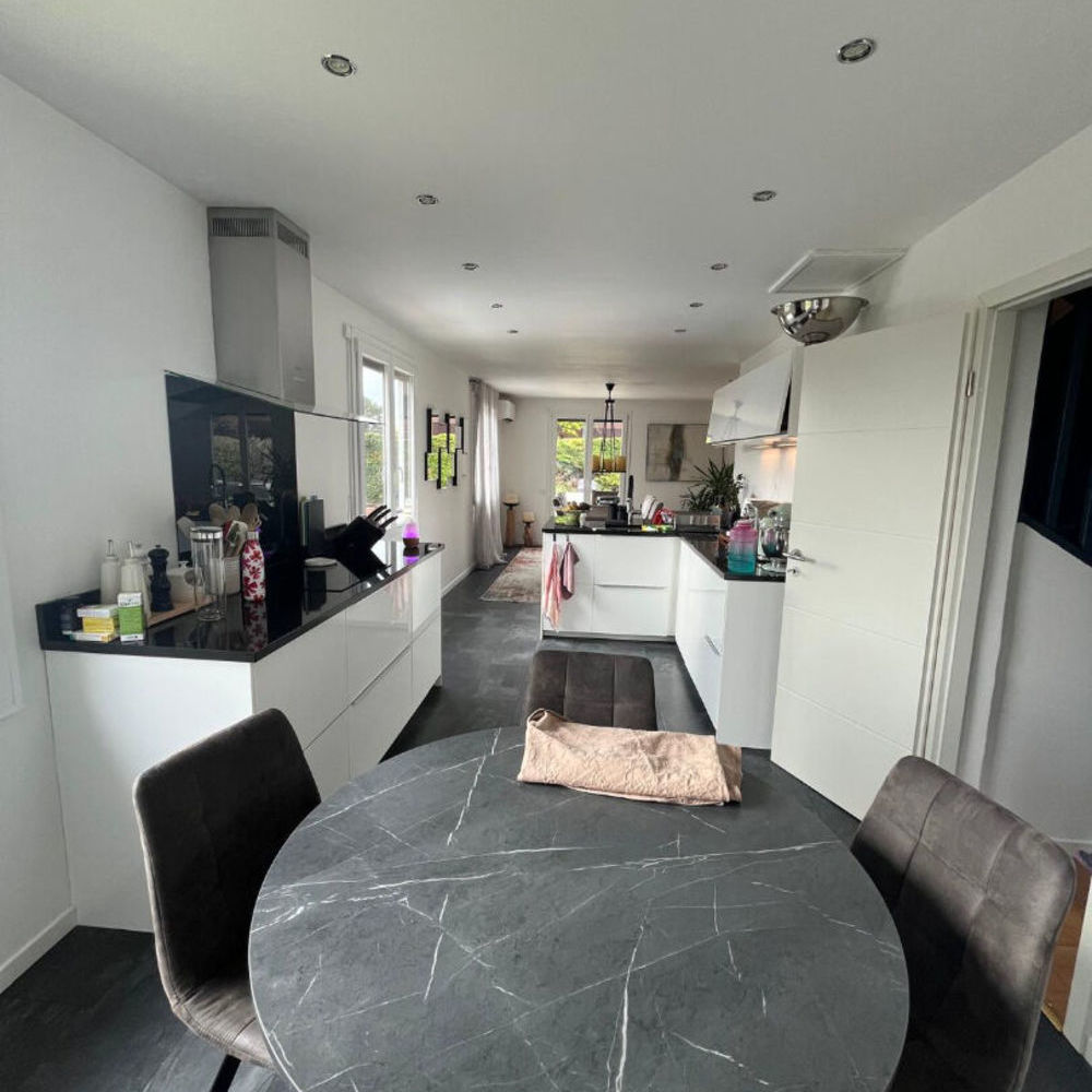 � vendre  Maison Cessy (01170)