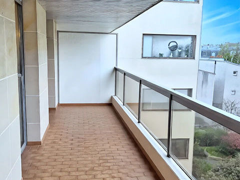   Appt 2P / 1 chambre 45m� + BALCON 15m� - Exposition OUEST - Travaux � pr�voir Appartement - 2 pi�ce(s) - 45 m�