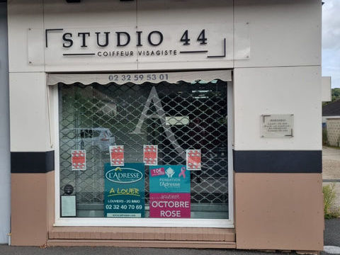 Local commercial Acquigny 38 m2 700 27400 Acquigny