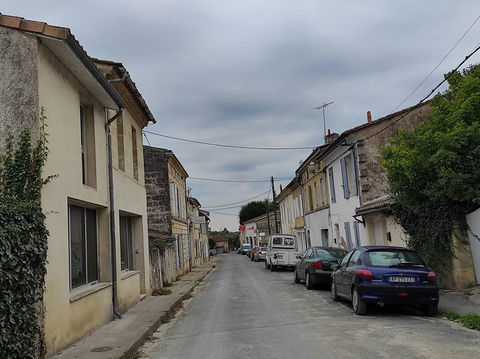 A vendre local commercial 220 m2 avec jardin &agrave; Castillon La Bataille 58000 33350 Castillon la bataille