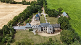  Villa � vendre 15 + pi�ces 242 m�