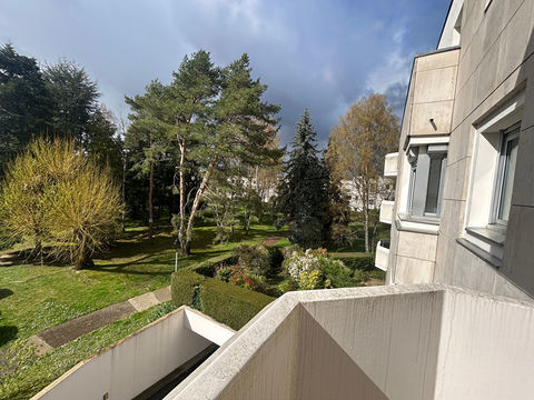   Le Chesnay 2 pi�ces avec garage. Appartement - 2 pi�ce(s) - 50 m�